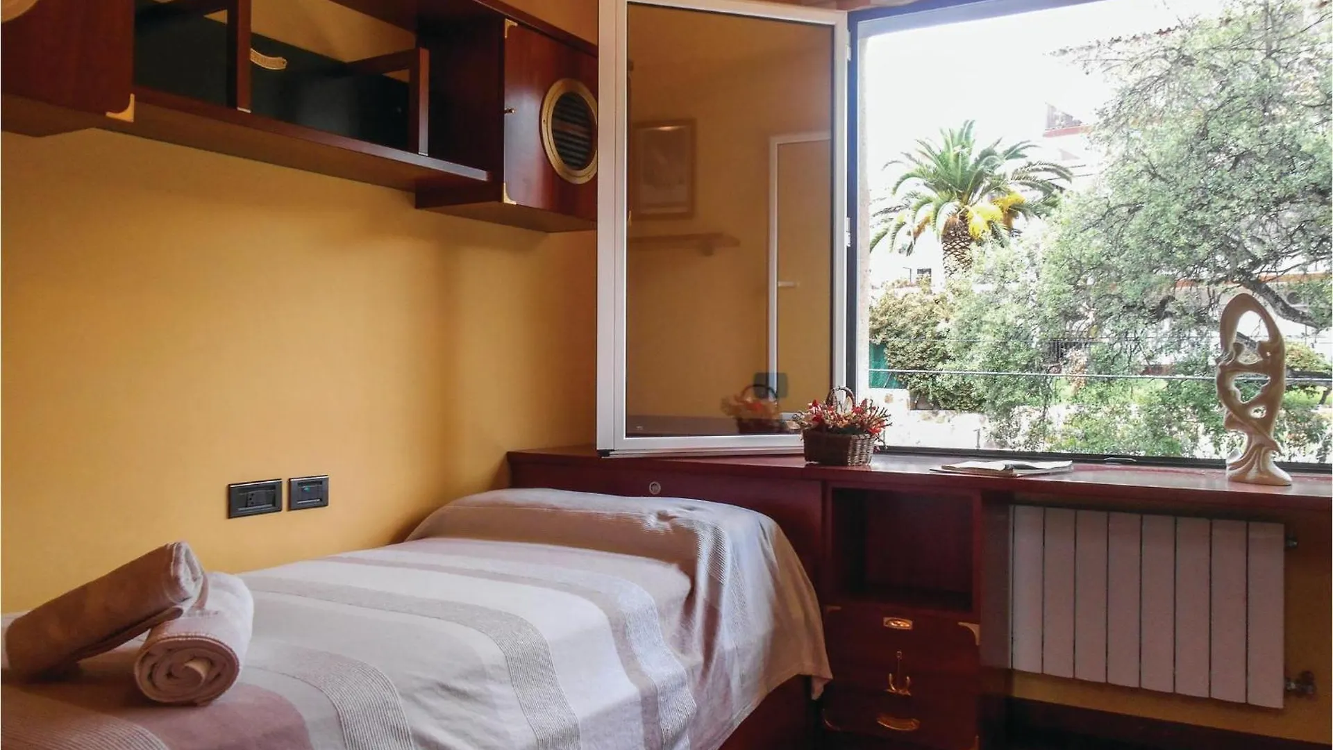 Amazing Home In Tossa De Mar 0*,